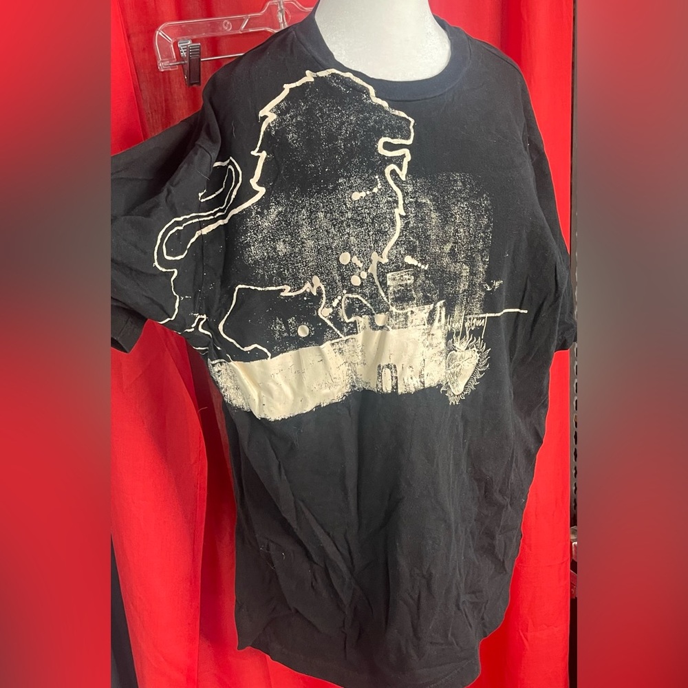 Men’s black graphic, tee size M